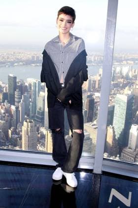 Cheat Codes and Dixie D Amelio at the Empire State Building Grand Staircase on the world-famous 86th floor Observatory. Dixie was there to promote new song I Remember . Featuring: Dixie D Amelio Where: New York, New York, United States When: 04 Nov 2022 Credit: ROGER WONG INSTARimages.com Cover Images Copyright: xx 52145385 EDITORIAL USE ONLY. NOT FOR USE BY NEWSPAPERS BASED IN THE UK.