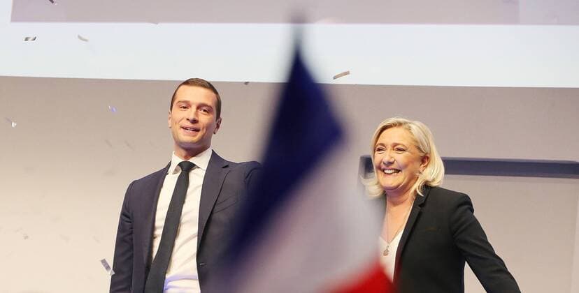 News Themen der Woche KW44 News Bilder des Tages Jordan Bardella aux cotes de Marine Le Pen a l occasion du congres du Rassemblement national a la Mutualite NEWS : Congres du RN- Paris - 05 11 2022 JonathanRebboah Panoramic  PESRK24022012