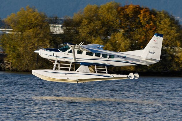 November 1, 2022, Richmond, British Columbia, Canada: A Cessna 208 Caravan floatplane (C-GUUS), belonging to Seair Seaplanes, takes off from the Vancouver International Water Airport, located on the Fraser River, adjacent to the South Terminal of Vancouver International Airport. Richmond Canada - ZUMAs202 20221101_zap_s202_010 Copyright: xBaynexStanleyx