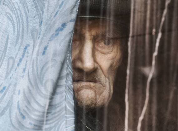 News Themen der Woche KW44 News Bilder des Tages Russia Ukraine Military Operation Evacuation 8311960 05.11.2022 An elderly man is seen during an evacuation, as Russia s military operation in Ukraine continues, from Kherson region territory, that have accessed Russia. 290 patients of geriatric boarding house were evacuated from Kherson region territory to Crimea region. Konstantin Mihalchevskiy Sputnik Kherson region  Copyright: xKonstantinxMihalchevskiyx