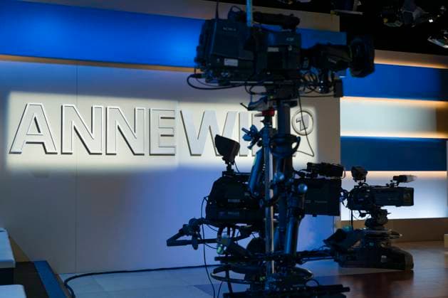 Studio mit Kameras bei Anne Will 2022-11-06, Deutschland, Berlin. Symbolbild Studio mit TV-Kameras bei Anne Will im Ersten. *** Studio with cameras at Anne Will 2022 11 06, Germany, Berlin Symbolic image Studio with TV cameras at Anne Will in Ersten
