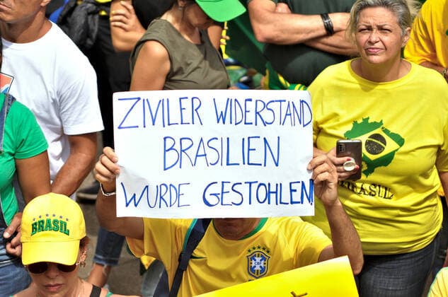 News Themen der Woche KW44 News Bilder des Tages RECORD DATE NOT STATED November 6, 2022, Rio de Janeiro, Brazil: Supporters of President Jair Bolsonaro (Liberal Party) occupy the front of Duque de Caxias Palace, Headquarters of the Eastern Military Command, in downtown Rio de Janeiro, on Sunday (6). The group calls for military intervention in the country and the annulment of the election that elected Luiz Inacio Lula da Silva to the Presidency of the Republic.  Copyright: xSilviaxMachadox