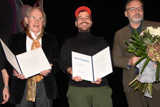 Walter Hess Theaterpreis 2020 Prize winner Emre Akal Foerderpreis Theater 2020 Prize winner Anton Biebl Kulturreferent Muenchen 06 11 2022 Muenchner Kammerspiele Theater Foerderpreis Award of the City of Munich