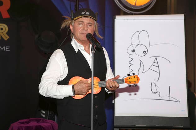 Entertainment Themen der Woche KW44 Entertainment Bilder des Tages Jörg Knör parodiert Otto Waalkes bei einem Gastauftritt in der Europa Passage, Hamburg, 06.11.2022 *** Jörg Knör parodies Otto Waalkes during a guest appearance at the Europa Passage, Hamburg, 06 11 2022 Foto:xgbrcix xFuturexImage