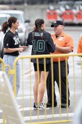 EXCLUSIVE Exclusive Sophia Culpo arriving at MetLife Stadium, to watch her boyfriend, NewYork Jet s Wide Receiver, Braxton Berrios beat the visiting Buffalo Bills. Also there was talk show host Taron Hall with her husband and son. Featuring: Sophia Culpo Where: New York, New Jersey, United States When: 06 Nov 2022 Credit: MICHAEL SIMON startraksphoto.com Cover Images **Exclusive** Copyright: xx 52150555 EDITORIAL USE ONLY. NOT FOR USE BY NEWSPAPERS BASED IN THE UK.