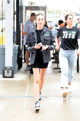 EXCLUSIVE Exclusive Sophia Culpo arriving at MetLife Stadium, to watch her boyfriend, NewYork Jet s Wide Receiver, Braxton Berrios beat the visiting Buffalo Bills. Also there was talk show host Tamron Hall with her husband and son. Featuring: Sophia Culpo Where: New York, New Jersey, United States When: 06 Nov 2022 Credit: MICHAEL SIMON startraksphoto.com Cover Images **Exclusive** Copyright: xx 52150571 EDITORIAL USE ONLY. NOT FOR USE BY NEWSPAPERS BASED IN THE UK.