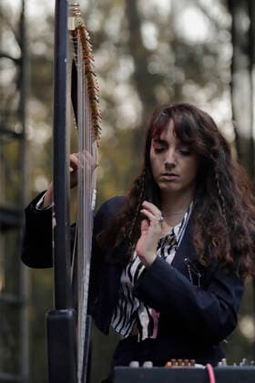 Kety Fusco, Italian Harpist, Offers A Concert On The Occasion Of The 25th Anniversary Of The EuroJazz Festival In Mexico City Kety Fusco, Italian harpist, during a concert on the occasion of the 25th Anniversary of the EuroJazz Festival in the green areas of the Centro Nacional de las Artes (CENART) in Mexico City, whose music is a mixture of electronic rhythms, danceable with harp, research applied to experimentation and contemporary music. Mexico City Mexico City Mexico  Copyright: xGerardoxVieyrax originalFilename: vieyra-notitle221106_npvUC.jpg