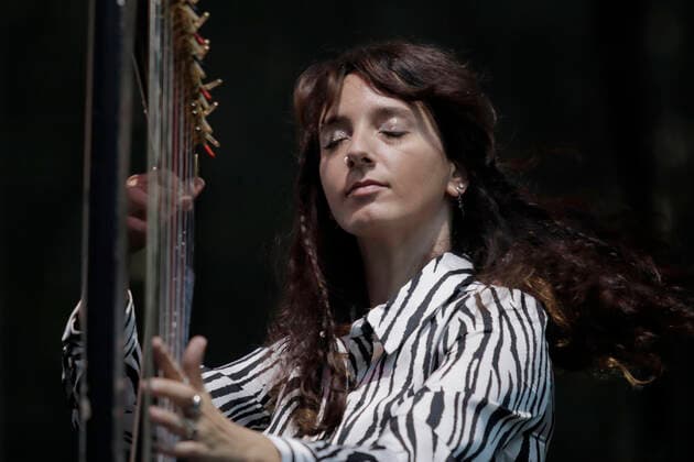 Kety Fusco, Italian Harpist, Offers A Concert On The Occasion Of The 25th Anniversary Of The EuroJazz Festival In Mexico City Kety Fusco, Italian harpist, during a concert on the occasion of the 25th Anniversary of the EuroJazz Festival in the green areas of the Centro Nacional de las Artes (CENART) in Mexico City, whose music is a mixture of electronic rhythms, danceable with harp, research applied to experimentation and contemporary music. Mexico City Mexico City Mexico  Copyright: xGerardoxVieyrax originalFilename: vieyra-notitle221106_npQrJ.jpg