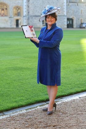 . 08 11 2022. Windsor, United Kingdom. Arlene Foster with her damehood after an Investiture at Windsor Castle, United Kingdom.  xStephenxLockx xi-Imagesx IIM-23912-0003