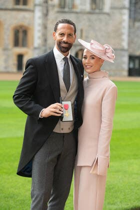 . 08 11 2022. Windsor, United Kingdom. Former Manchester United footballer Rio Ferdinand and wife Kate with his OBE after an Investiture at Windsor Castle, United Kingdom.  xi-Imagesx xPoolx IIM-23912-0036