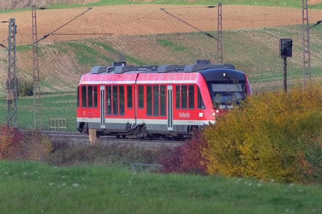 Symbolfoto Zug, Bahn, Gueterzug DB Die Bahn *** Symbol photo train, railroad, freight train DB Die Bahn