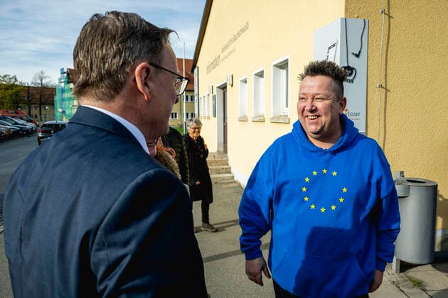 LIONHEART PEACE AWARD 2022 FOR BODO RAMELOW 09 11 2022 Weimar The awarding of the Lionheart Peace Prize, for persons who have rendered outstanding services to peace and reconciliation, to Bodo Ramelow on November 9, 2022 in the cinema hall of the Buchenwald Concentration Camp Memorial Prime Minister Bodo Ramelow DIE LINKE is welcomed by singer
