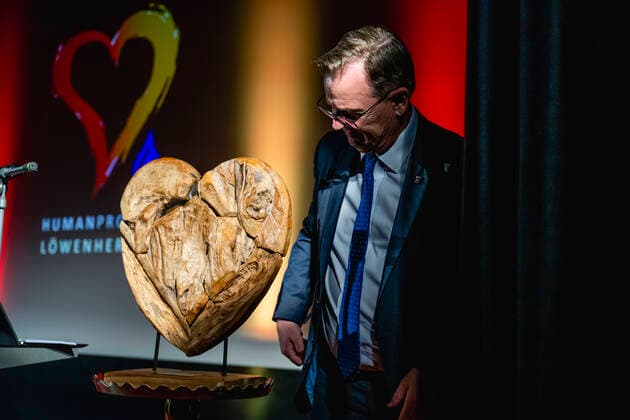 LIONHEART PEACE AWARD 2022 FOR BODO RAMELOW 09 11 2022 Weimar The awarding of the Lionheart Peace Award, for persons who have rendered outstanding services to peace and reconciliation, to Bodo Ramelow on 9 November 2022 in the cinema hall of the Buchenwald Concentration Camp Memorial Prime Minister Bodo Ramelow DIE LINKE