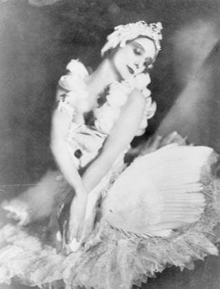 RECORD DATE NOT STATED Anna Pavlova in Dying Swan (Le Cygne), c1905. Artist: Unknown Copyright: xLondonxMuseum HeritagexImagesx IMAGO ,1192829 ! ACHTUNG: AUFNAHMEDATUM GESCHÄTZT!  Copyright: xLondonxMuseum HeritagexImagesx IMAGO