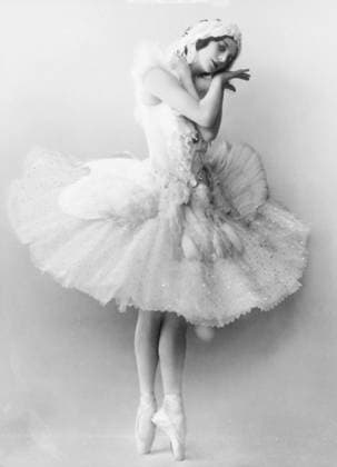 RECORD DATE NOT STATED Anna Pavlova in Dying Swan (Le Cygne), c1905. Artist: Unknown Copyright: xLondonxMuseum HeritagexImagesx IMAGO ,1192831 ! ACHTUNG: AUFNAHMEDATUM GESCHÄTZT!  Copyright: xLondonxMuseum HeritagexImagesx IMAGO
