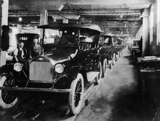 RECORD DATE NOT STATED Chevrolet 490 cars on production line, c1920. Artist: Unknown Copyright:xNationalxMotorxMuseum HeritagexImagesx IMAGO ,1193778 ! ACHTUNG: AUFNAHMEDATUM GESCHÄTZT!  Copyright:NationalxMotorxMuseum HeritagexImagesx IMAGO