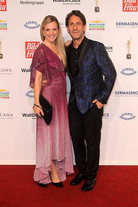 Kim Sarah Brandts and Falk Willy Wild at the award ceremony Goldene Bild der Frau on 9 11 2022 in Hamburg Goldene Bild der Frau award ceremony 2022 in Hamburg