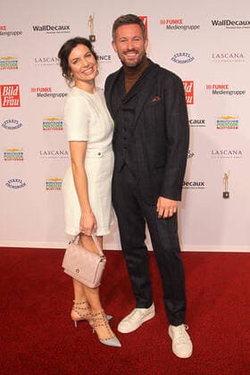 Jan Hartmann and his wife Julia at the award ceremony Goldene Bild der Frau on 9 11 2022 in Hamburg Goldene Bild der Frau award ceremony 2022 in Hamburg