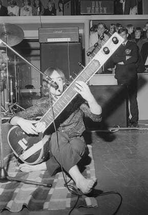 RECORD DATE NOT STATED Dave Mason, guitarist with Traffic, in concert at Landskrona, Sweden, 1967. Artist: Unknown Copyright:xLandskronaxmuseum HistoriskxBildbyr? Mustangxmedia HeritagexImagesx IMAGO ,2323571 ! ACHTUNG: AUFNAHMEDATUM GESCHÄTZT!  Copyright:Landskronaxmuseum HistoriskxBildbyr? Mustangxmedia HeritagexImagesx IMAGO