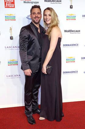 Marc Barthel with wife Anna Hofbauer at the 15 award ceremony of the Golden Woman 2022 at the Stage Theater Neue Flora Hamburg, 09 11 2022 Foto:xgbrcix xFuturexImage