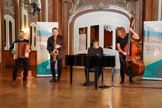 Saxophonist Mulo Francel and Quadro Nuevo, World in the Sibersaal, World Music, German Museum, Munich World Music in the Sibersaal German Theater Munich Bavaria Germany 10 November 2022 Â Juergen Hasenkopf