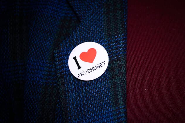 STOCKHOLM 20221110 Button with the text I love Fryshuset on a lapel in connection with the award ceremony for Anders Carlbergs memorial prize 2022 at Fryshuset in Stockholm Stockholm Sweden x12130x,  Copyright: xTimxAro TTx ANDERS CARLBERGS MINNESPRIS 2022