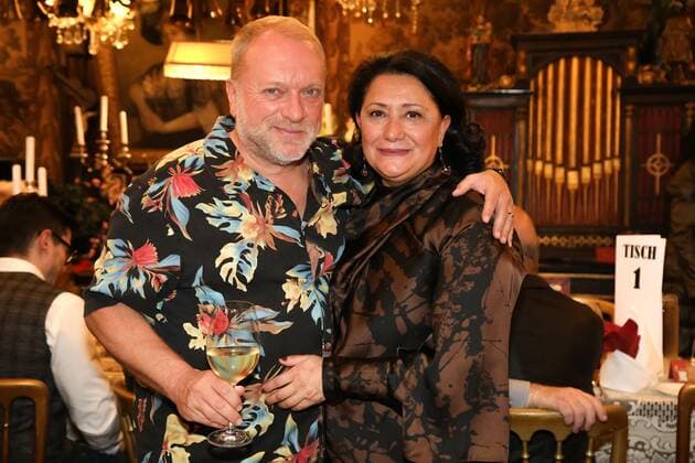 09 11 2022, Marchfelderhof Deutsch Wagram, award ceremony of the ICEAR RAMPENSAU 2022, The NEW STAGE VIENNA invites to the award in the picture Reinhard Nowak with wife Arzu, award ceremony of the ICEAR RAMPENSAU 2022