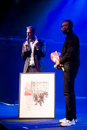 STOCKHOLM 20221110 Fryshusets CEO Johan Oljeqvist presents the award as Paver of the Year to Sakariya Hirsi at the Anders Carlberg Memorial Award 2022 at Fryshuset in Stockholm Stockholm Sweden x12130x,  Copyright: xTimxAro TTx ANDERS CARLBERGS MINNESPRIS 2022