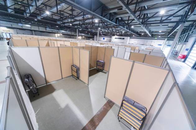 News Bilder des Tages Interims-Flüchtlingsunterkunft Vom 14. November bis Anfang Januar 2023 nutzt die Stadtverwaltung Dresden einen Teil der Messe Dresden vorübergehend als Flüchtlingsunterkunft, die von den Johannitern betreiben wird. Da jahreszeitbedingt mit einem ansteigen der Flüchtlingszahlen, besonders aus der Ukraine zu rechnen ist. Dresden Sachsen GERMANY *** Interim refugee accommodation From 14 November until the beginning of January 2023, the Dresden City Council will temporarily use part of the Dresden Trade Fair Center as refugee accommodation, which will be operated by Johanniter Since an increase in the number of refugees, especially from Ukraine, is to be expected due to the season Dresden Saxony GERMANY