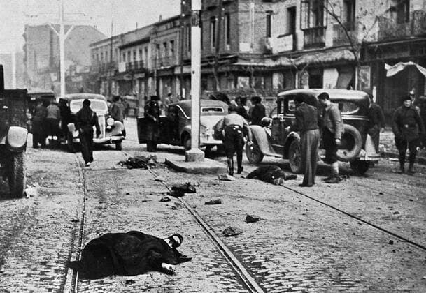 RECORD DATE NOT STATED Spanish Civil War 1936-39. Madrid, an Avenue at the north of the city, moments after an air raid,? Copyright:xImage Index HeritagexImagesx IMAGO ,2684466 ! ACHTUNG: AUFNAHMEDATUM GESCHÄTZT!  Copyright:Image Index HeritagexImagesx IMAGO