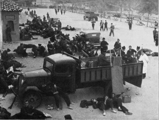 RECORD DATE NOT STATED Spanish Civil War 1936-39. Madrid, Red Cross post with doctors and nurses, in a city street, Dece? Copyright:xImage Index HeritagexImagesx IMAGO ,2684468 ! ACHTUNG: AUFNAHMEDATUM GESCHÄTZT!  Copyright:Image Index HeritagexImagesx IMAGO