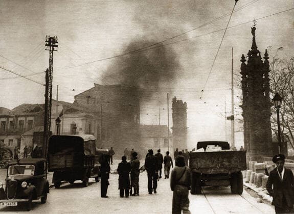 RECORD DATE NOT STATED Spanish Civil War 1936-39. Siege of Madrid, houses burned by an air raid near the bridge of Toled? Copyright:xImage Index HeritagexImagesx IMAGO ,2684469 ! ACHTUNG: AUFNAHMEDATUM GESCHÄTZT!  Copyright:Image Index HeritagexImagesx IMAGO