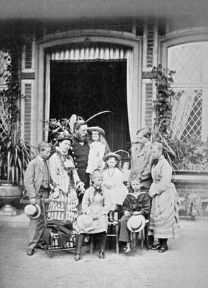 RECORD DATE NOT STATED Crown Prince and Princess of Prussia and their family, c1875. Artist: Unknown. Copyright:xHistoricxEnglandxArchive HeritagexImagesx IMAGO ,2692633 ! ACHTUNG: AUFNAHMEDATUM GESCHÄTZT!  Copyright:HistoricxEnglandxArchive HeritagexImagesx IMAGO
