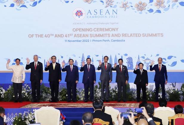 Bilder des Jahres, News 11 November News Themen der Woche KW45 News Bilder des Tages ASEAN Summit in Cambodia Leaders of the Association of Southeast Asian Nations wave at the opening ceremony of an ASEAN summit meeting in Phnom Penh, Cambodia, on Nov. 11, 2022.  A14AA0001354262P