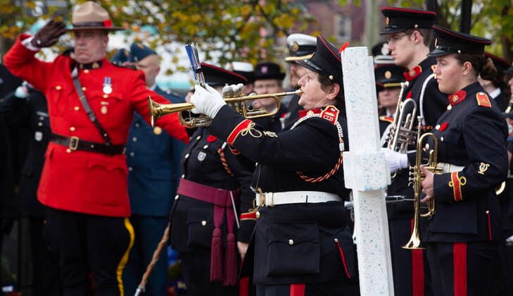 November 11, 2022, St. John s, NL, CANADA: A bugler with the C.L.B (Church Lad Brigade) Regimental band plays the Last Post at a Remembrance Day ceremony at the National War Cemetery in St. JohnöÄÃ s, Friday, Nov. 11, 2022. St. John s CANADA  - ZUMAc35_ 20221111_zaf_c35_011 Copyright: xPaulxDalyx