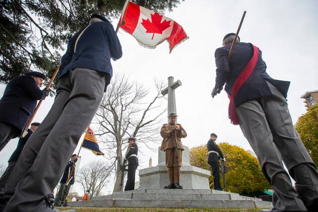 November 11, 2022, Kingston, Ontario, Canada: The honour guard on the cenotaph during the Remembrance Day ceremony in Kingston, Ont., Friday, Nov. 11, 2022. Kingston Canada  - ZUMAc35_ 20221111_zaf_c35_026 Copyright: xLarsxHagbergx