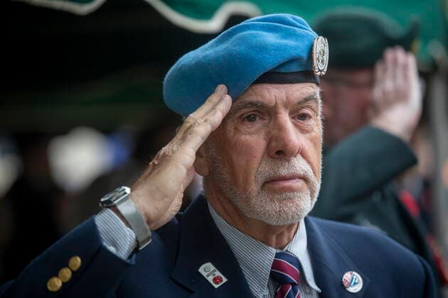 November 11, 2022, Kingston, Ontario, Canada: Veteran Wayne Negus salutes during the Remembrance Day ceremony in Kingston, Ont., Friday, Nov. 11, 2022. Kingston Canada  - ZUMAc35_ 20221111_zaf_c35_028 Copyright: xLarsxHagbergx