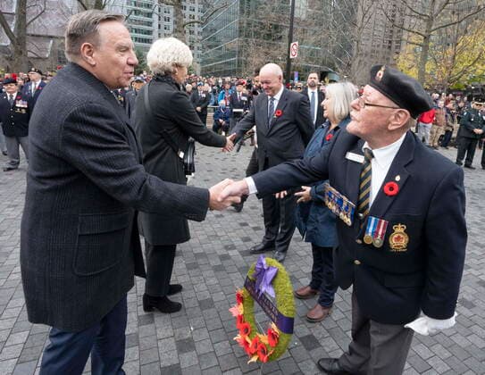 November 11, 2022, Montreal, PQ, Canada: Quebec Premier Francois Legault greets veteran Norman Shelton during Remembrance Day ceremonies, Friday, November 11, 2022 in Montreal. Montreal Canada  - ZUMAc35_ 20221111_zaf_c35_036 Copyright: xRyanxRemiorzx