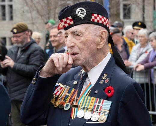 November 11, 2022, Montreal, PQ, Canada: Veteran Bruce Yudle, who served in the Canadian navy during the Korean war, takes part in Remembrance Day ceremonies, Friday, November 11, 2022 in Montreal. Montreal Canada  - ZUMAc35_ 20221111_zaf_c35_042 Copyright: xRyanxRemiorzx