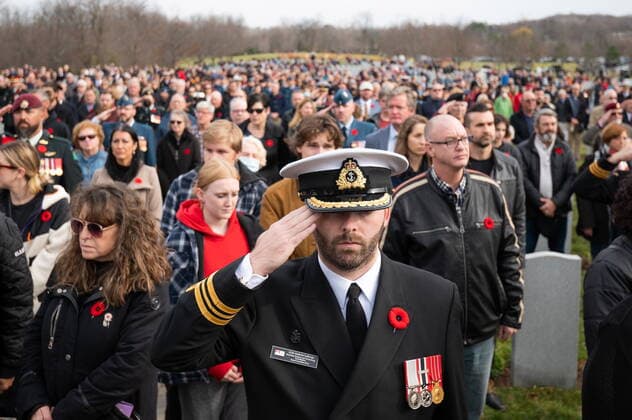 November 11, 2022, Ottawa, ON, Canada: LCdr Andrew LaBerge salutes during a Remembrance Day celebration at the National Military Cemetery at Beachwood Cemetery in Ottawa, Friday, Nov., 11, 2022. Ottawa Canada  - ZUMAc35_ 20221111_zaf_c35_055 Copyright: xSpencerxColbyx