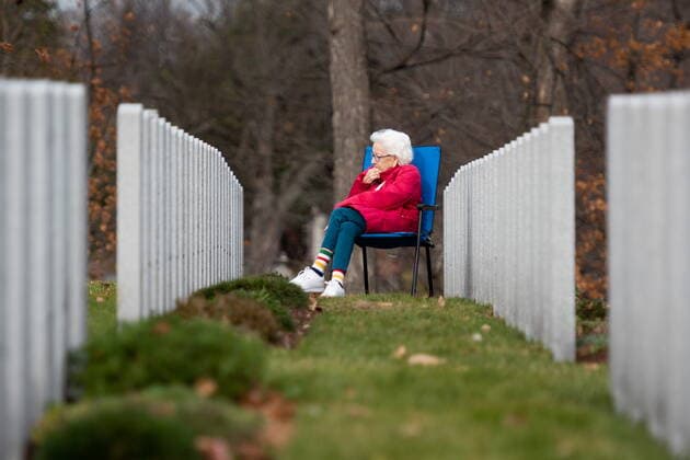 November 11, 2022, Ottawa, ON, Canada: Marcelle Pike looks at the tombstone of her husband, Percival H.V. Pike, a gunner who served in the Royal Canadian Air Force (RCAF) during the Second World War following Remembrance Day celebrations at the National Military Cemetery at Beechwood Cemetery in Ottawa, Friday, Nov., 11, 2022. Ottawa Canada - ZUMAc35_ 20221111_zaf_c35_059 Copyright: xSpencerxColbyx