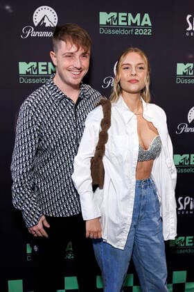 Influencers Eugen Kazakov and Dagi Bee at the Best German Act Award at the Nachtresidenz during the MTV Europe Music Awards 2022 Düsseldorf, 11 11 2022 NRW Germany. Copyright: xChristophxHardtx