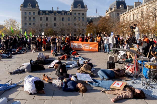 Paris, France November 12, 2022 - Climate rally at the call of the global coalition for the COP27. The demonstrators want COP27 to provide solutions to the impacts of climate change and for the largest emitters of greenhouse gases to take their responsibilities. MANIFESTATION, CHANGEMENT CLIMATIQUE, MARCHE POUR SAUVER LA PLANETE, COP27, EMISSIONS DE GAZ A EFFET DE SERRE, CATASTROPHES CLIMATIQUES, JOURNEE MONDIALE POUR LE CLIMAT, DIE IN  Copyright: xVincentxIsorex