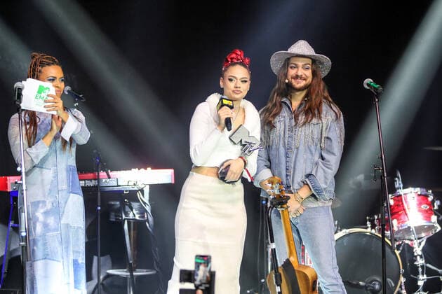 duesseldorf MTV EMAs 2022 Best German Act Award 11 11 2022 Aminata Belli, rapper Badmomzjay Jordan Napieray and Riccardo Simonetti MTV EMAs 2022 Best German Act Award DUSSELDORF, GERMANY NOVEMBER 11 Best German Act Award at the Nachtresidenz during the MTV Europe Music Awards 2022 Duesseldorf, 11 11 2022 NRW Germany Copyright: xFSAx Eibner-Pressefotox EP_fsa