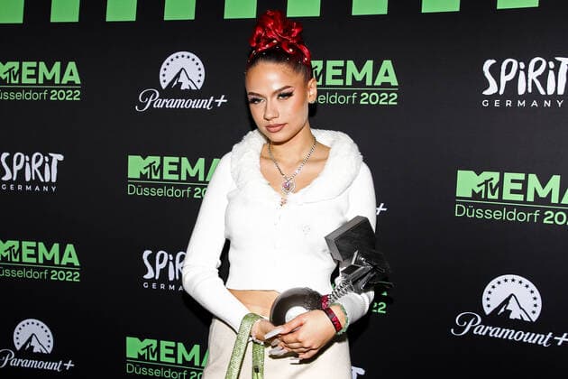 duesseldorf MTV EMAs 2022 Best German Act Award 11 11 2022 Rapper Badmomzjay Jordan Napieray MTV EMAs 2022 Best German Act Award DUSSELDORF, GERMANY NOVEMBER 11 Best German Act Award at the Nachtresidenz during the MTV Europe Music Awards 2022 Duesseldorf, 11 11 2022 NRW Germany Copyright: xFSAx Eibner-Pressefotox EP_fsa