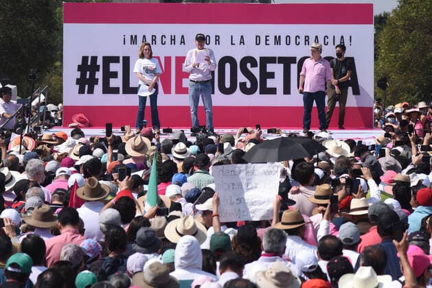 Demonstration Against Electoral Reform November 13, 2022, Mexico City, Mexico: Thousands of people join a march from the Angel of Independence to the Monument to the Revolution to protest against Electoral Reform. on November 13, 2022 in Mexico City, Mexico. on November 13, 2022 in Mexico City, Mexico. (Photo by Marco Rodriguez Eyepix Group) Copyright: xMarcoxRodriguezx xEyepixxGroup)x MR_13112022_81213