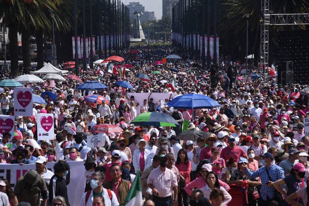 Demonstration Against Electoral Reform November 13, 2022, Mexico City, Mexico: Thousands of people join a march from the Angel of Independence to the Monument to the Revolution to protest against Electoral Reform. on November 13, 2022 in Mexico City, Mexico. on November 13, 2022 in Mexico City, Mexico. (Photo by Marco Rodriguez Eyepix Group) Copyright: xMarcoxRodriguezx xEyepixxGroup)x MR_13112022_81214