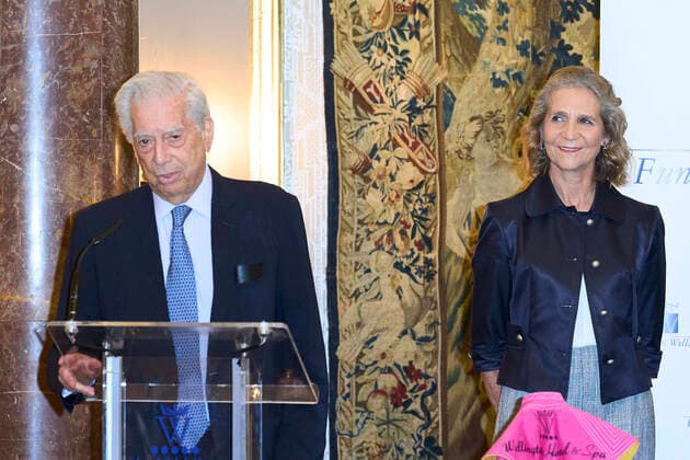 14-11-2022 Madrid Princess Elena de Borbon and Mario Vargas Llosa during the Capote De Las Artes award 2022 ceremony at Wellington Hotel in Madrid. No Spain Â  Copyright: xPPEx