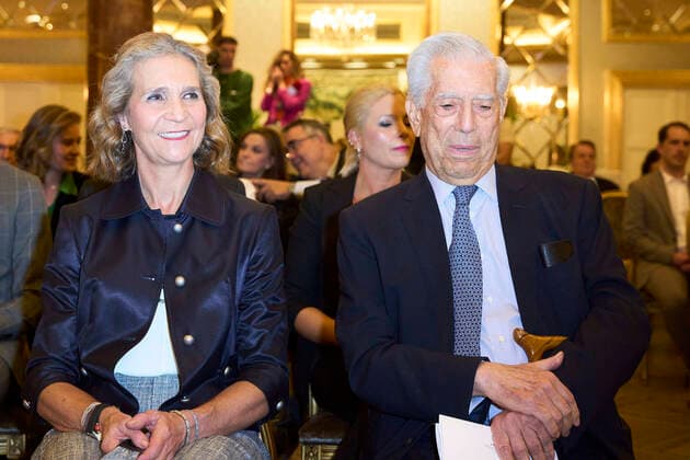14-11-2022 Madrid Princess Elena de Borbon and Mario Vargas Llosa during the Capote De Las Artes award 2022 ceremony at Wellington Hotel in Madrid. No Spain Â  Copyright: xPPEx