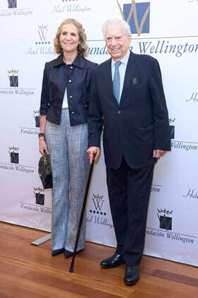 14-11-2022 Madrid Princess Elena de Borbon and Mario Vargas Llosa during the Capote De Las Artes award 2022 ceremony at Wellington Hotel in Madrid. No Spain Â  Copyright: xPPEx